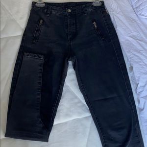 High waisted w/velvet details